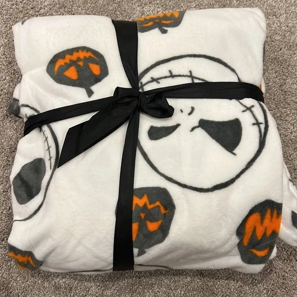 Disney’s The Nightmare Before Christmas Plush Blanket - Picture 2 of 2